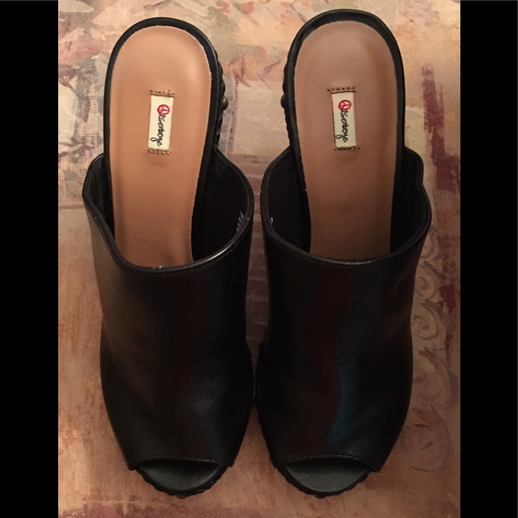 Olsenboye Black Shoes Peep Toe Studs Clogs Mules - Picture 4 of 6